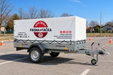 Automobil sa prikolicom, fotografija 2